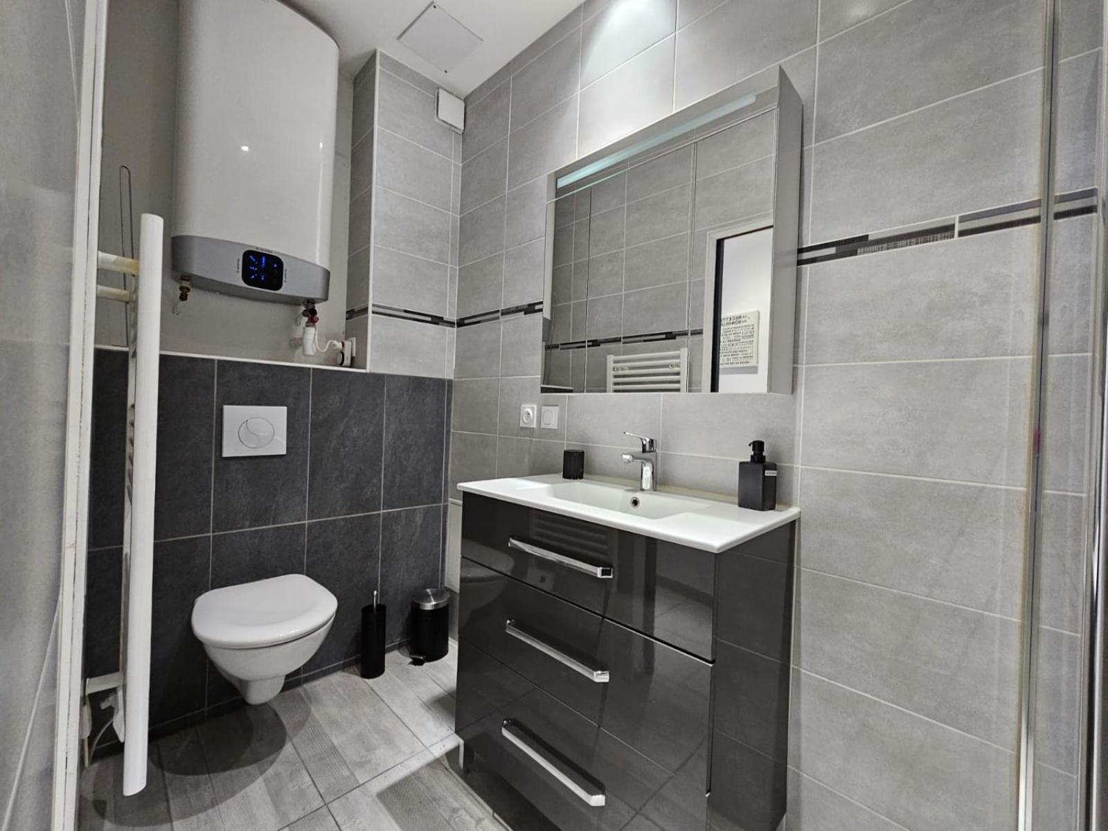Le Contemporain-2 Chambres-Vue Eglise Saint Paul นีมส์ ภายนอก รูปภาพ
